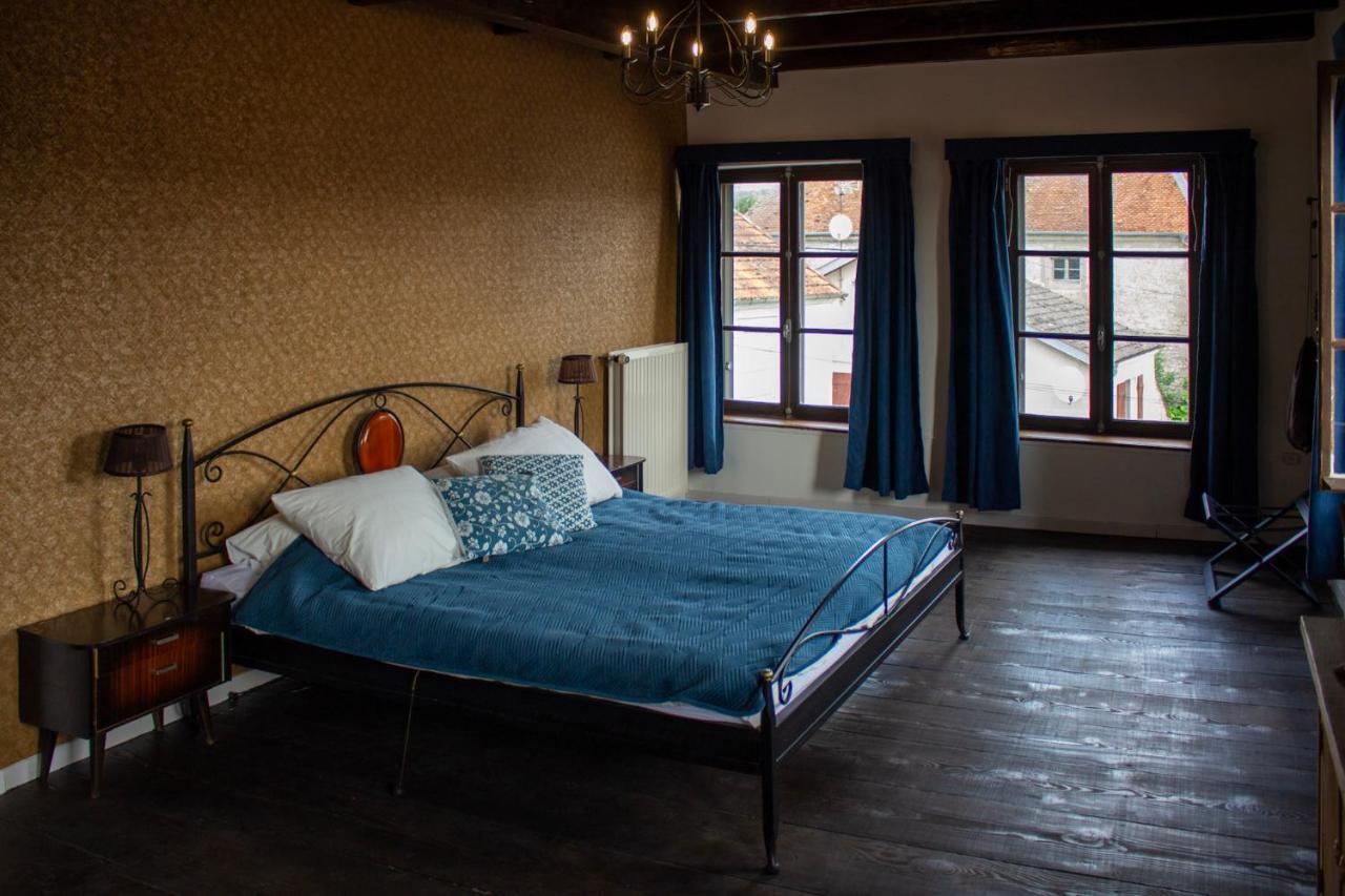 Le Voila Bed & Breakfast Melay  ภายนอก รูปภาพ