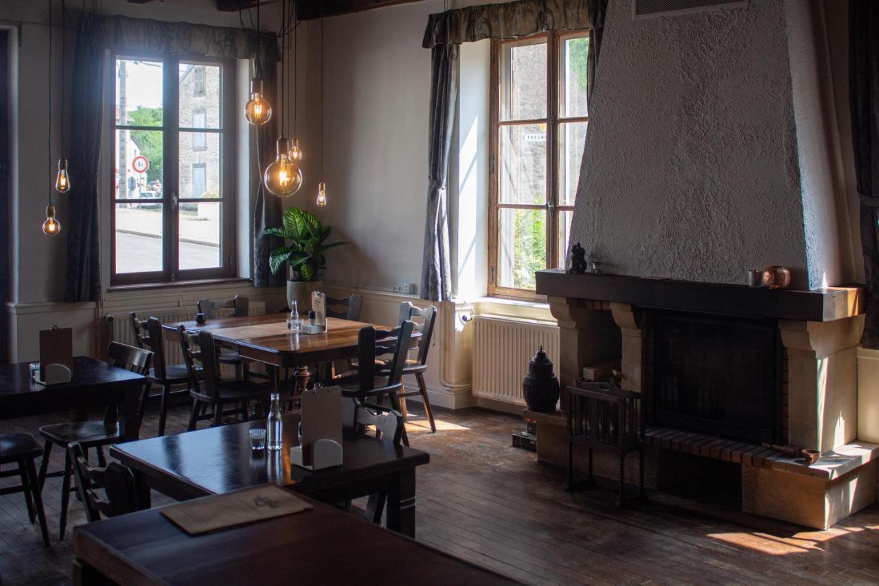 Le Voila Bed & Breakfast Melay  ภายนอก รูปภาพ